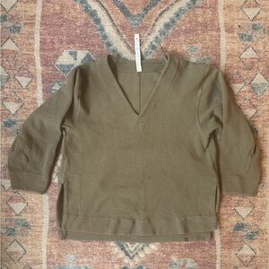 Lululemon Rippled V-Neck Pullover Women Size 4 Olive Green Oversized Comfy